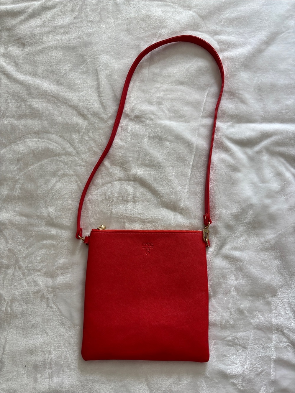 Sleek Red Leather Crossbody Bag with Adjustable Strap